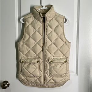 Women’s cream colored J.Crew quilted vest size XS